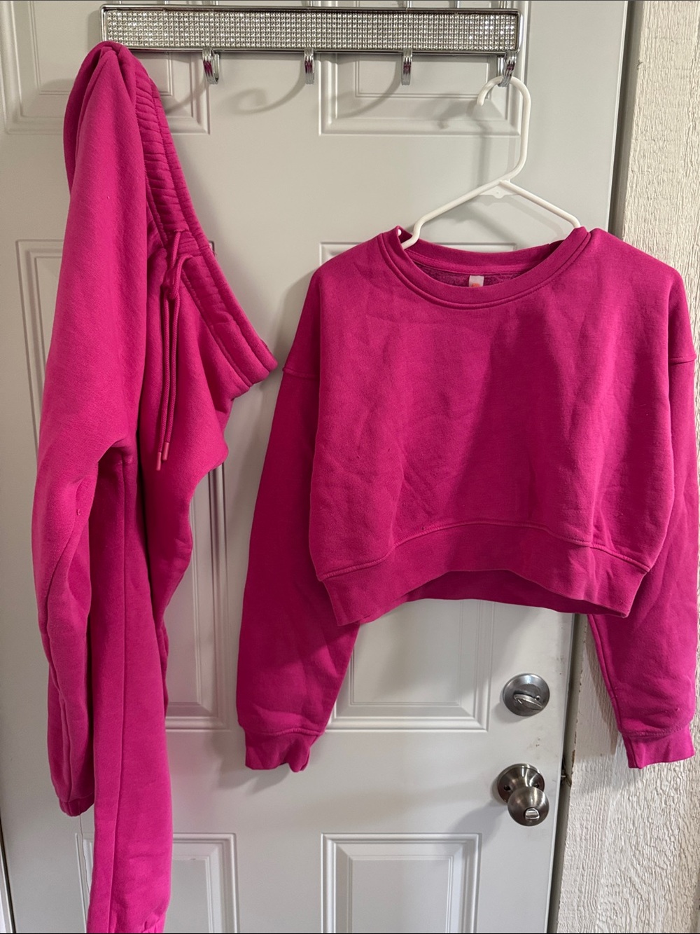Cropped Women’s Hot Pink Sweatshirt - Casual Pullover